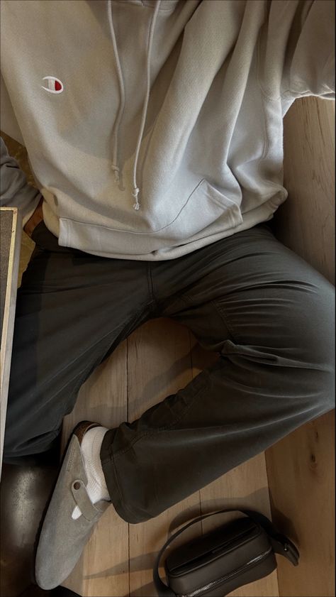 Champion Outfit Men, Champion Hoodie Outfit, Tan Cargo Pants Outfit, Champion Outfit, Nike Hoodie Outfit, Cargo Pants Outfit Men, Tan Hoodie, Tan Cargo Pants, Birkenstock Outfit