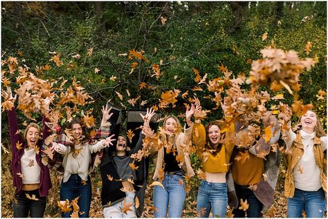 Autumn Group Photoshoot, Cute Fall Friend Group Pictures, Group Fall Photoshoot, Fall Group Photoshoot, Group Photo Poses, Profile Photography, Class Photo, Fall Friends, Photo Class