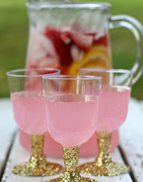 Glitter Party Cups + A “Mocktail” | Community Post: DIY Girls Birthday Party Ideas Spa Birthday Parties, Princess Tea Party, Spa Birthday, Pamper Party, Golden Birthday, Paris Party, Glitter Party, Princess Baby, Baby Shower Princess