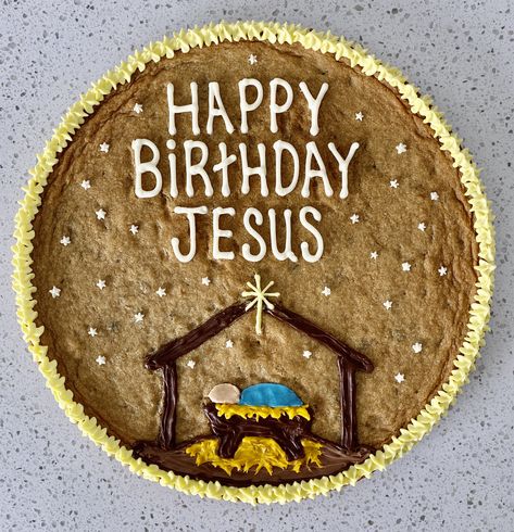 Happy Birthday Jesus Cookies, Birthday Cake For Jesus Ideas, Cookie Cake Christmas, Christmas Cookie Cake Ideas, Christmas Cookie Cake Decorating Ideas, Christmas Cookie Cake Design, Christmas Cookie Cakes, Christmas Decorated Cakes, Cute Cookie Cake Designs