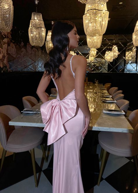 Pink Dress With Bow In The Back, Prom Dress Bow Back, Bow Pink Dress, Pink Maxi Dress Formal, Maxi Dress With Bow, Pink Prom Dress With Bow, Pink Bow Prom Dress, Pink Dress With Bow On Back, Dress With Bow In The Back Prom