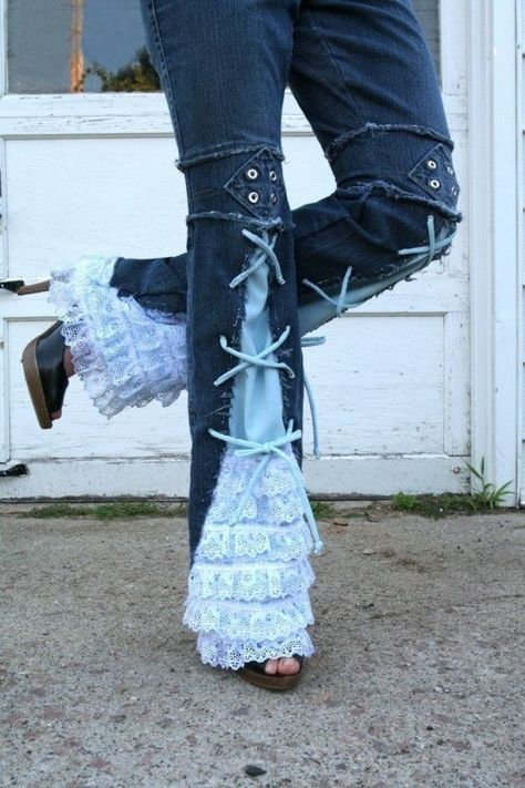 Jeans With Laces On Side, Pants With Ruffles Bottoms, Upcycle Clothes 2023, Lace Bottom Jeans, Skater Women Outfits, Lace Flare Jeans, Jeans With Lace Bottoms, Pants Upcycle, Diy Lace Jeans