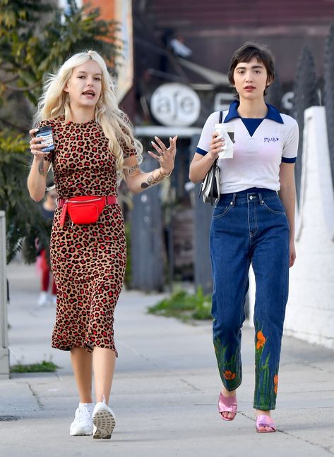 Rowan Blanchard Outfits, Rowan Blanchard, Spring Inspo, Capri Pants, Casual Outfits, Street Style, Pants, Hair, Trousers