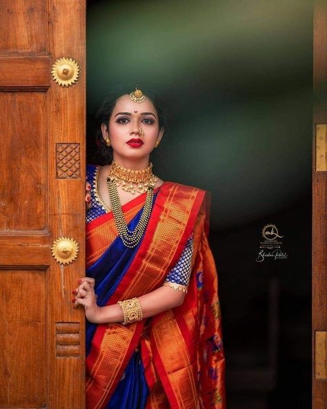 Blue Nauvari Saree, South Indian Wedding Saree, Indian Bride Poses, Indian Bride Photography Poses, Indian Wedding Poses, Bridal Sarees South Indian, Indian Bridal Photos, Bridal Photography Poses, Indian Bride Outfits