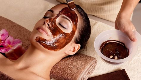 Chocolate Homemade Face Mask Chocolate Facial, Chocolate Face Mask, Chocolate Benefits, European Facial, Face Scrub Homemade, Skin Care Face Mask, Mascara Facial, Homemade Face Masks, Salon Services