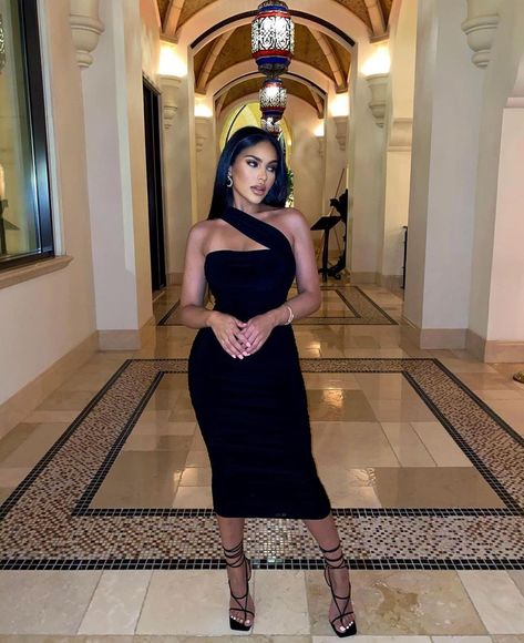 Club L London on Instagram: “Stay classic in the Black One Shoulder Ruched Midi Dress like beauty @ramroum.x 🖤 The perfect dress that can be worn season after season✨…” Dinner Party Dress Classy, Gala Night Dress, Sew Outfits, Woman Getting Ready, Black Wedding Guest Dress, Wedding Guest Dress Spring, Black Wedding Guest, Black Wedding Guest Dresses, Casual Trendy Outfits