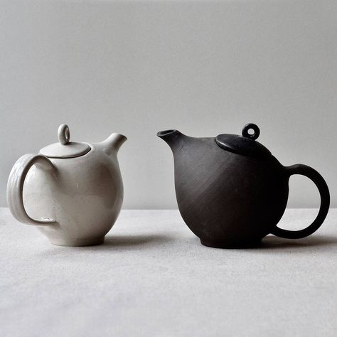 Handmade Teapot Pottery, Wheel Thrown Teapot, Thrown Teapot, Modern Teapot, Organic Ceramics, Handmade Teapot, Ceramic Tea Set, Pottery Teapots, Ceramics Pottery Art