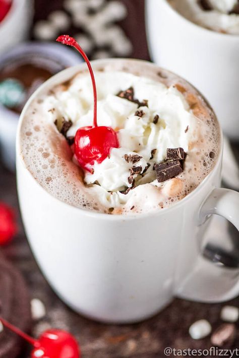 Chocolate Covered Cherry Hot Chocolate Cherry Hot Chocolate, Easy Hot Cocoa Recipe, Frozen Hot Chocolate Recipe, Chocolate Covered Cherry, Homemade Hot Chocolate Mix, Crockpot Hot Chocolate, Snowman Soup, Hot Drinks Recipes, Make Top