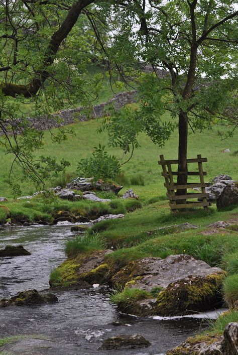 Rivers Streams, Pretty View, Stone Cottages, Pond Landscaping, Country Scenes, Peaceful Places, Alam Yang Indah, English Countryside, Garden Cottage