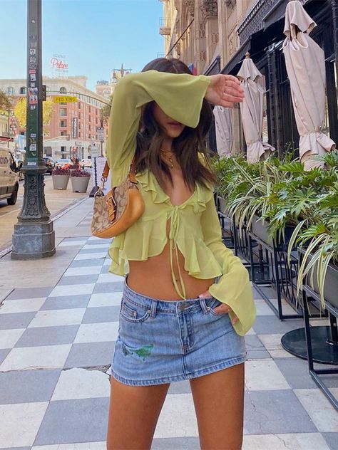 Long Sleeve Summer Shirts, Beach Crop Tops, Stylish Summer Outfits, Mode Boho, Blouse For Women, Pull Sweat, Women Wholesale, Neck Ruffle, Short Jacket