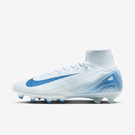 Obsessed with speed? So are the game's biggest stars. That's why we made these Elite cleats with an improved 3/4-length Air Zoom unit. It gives you and the sport's fastest players the propulsive feel needed to break through the back line. The result is the most responsive Mercurial we've ever made, because you demand greatness from yourself and your footwear. Soccer Cleats Nike Mercurial Superfly, Soccer Cletes, Soccer Cleats Nike Mercurial, Womens Soccer Cleats, Soccer Essentials, Nike Soccer Shoes, Soccer Stuff, Nike Cleats, Wishlist 2024