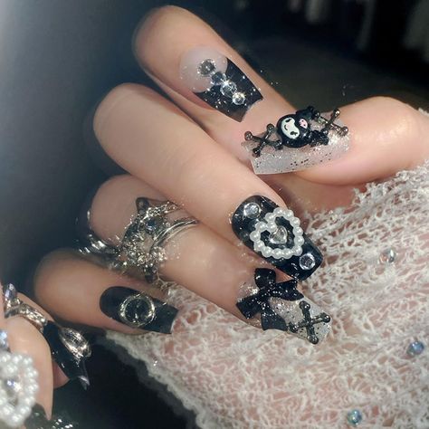 Black sparkle nails