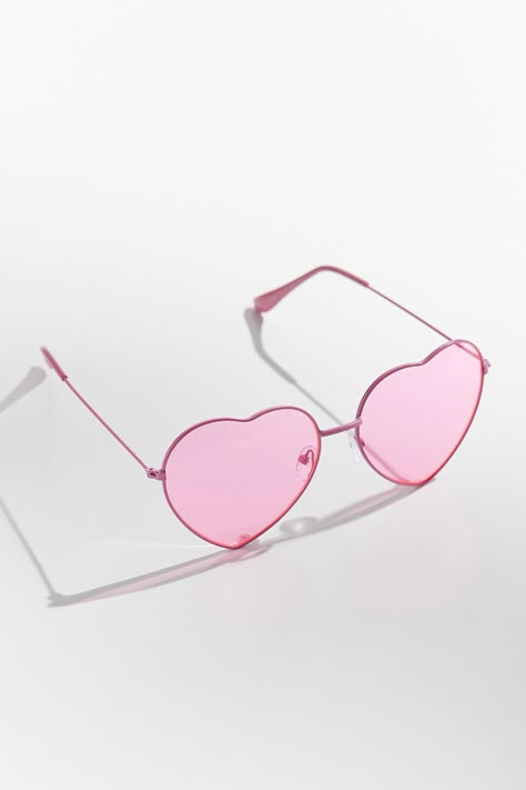 60s Sunglasses, Kacamata Fashion, Heart Glasses, Eyewear Trends, Trendy Glasses, Cute Sunglasses, نظارات شمسية, Cute Glasses, Shaped Sunglasses