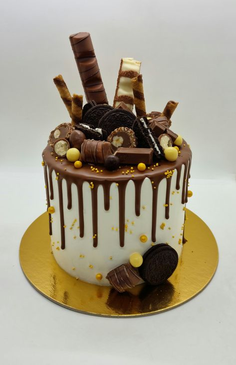 Chocolate drip cake Chocolate Drip Cake Ideas, Drip Cake Birthday, Chocolate Drip Cake Birthday, Oreo Birthday Cake, Chocolate Drip Cake, Cupcake Cake Designs, Chocolate Drip, Dp For Whatsapp, Drip Cake