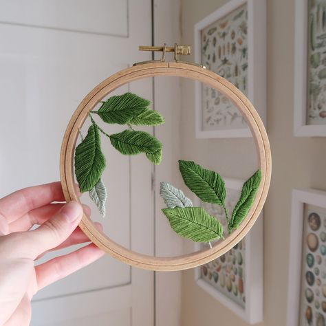 Embroidery Leaves, Embroidery Stitches Beginner, Embroidered Leaves, Embroidery Stitch, Handmade Embroidery Designs, Embroidery Stitches Tutorial, Hand Embroidery Projects, Creative Embroidery, Embroidery On Clothes