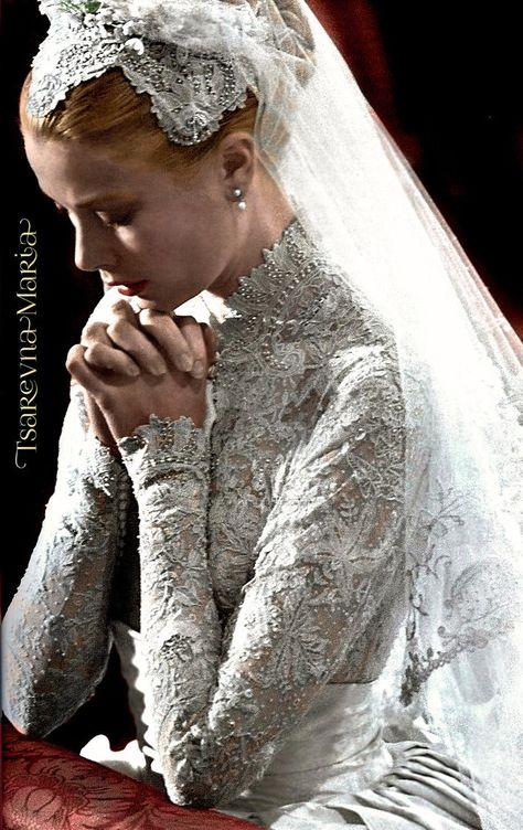 Princess Grace of Monaco Grace Kelly Wedding Dress, Grace Kelly Wedding, Helen Rose, Royal Wedding Gowns, Grace Kelly Style, Princess Grace Kelly, Royal Wedding Dress, Estilo Real, Royal Brides