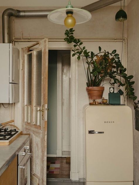 Vintage Apartment, Berlin Apartment, Retro Fridge, Interior Vintage, Geek Decor, Casa Vintage, Future Apartment, Style Deco, Dream Apartment