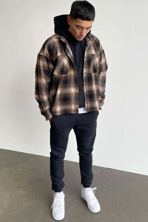 All Black With Flannel Outfits, Men’s Flannel Jacket, Men In Plaid Shirts, Men Flannel Over Hoodie, How To Wear Men’s Flannel, Men Outfit Style 2023, Mens Grey Hoodie Outfit, Men’s Plaid Shirt Outfit, Hoodie Under Flannel Men