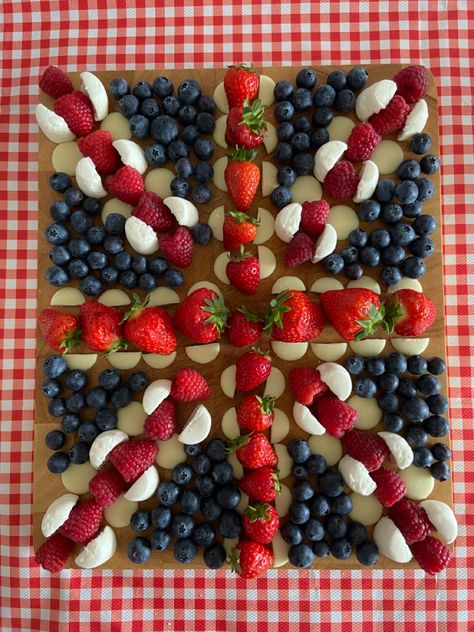 Coronation Themed Party, Best Of British Theme, Union Jack Charcuterie Board, Great British Bake Off Party Decorations, June Themed Parties, Uk Themed Party, Union Jack Party, English Party Theme, English Tea Themed Party