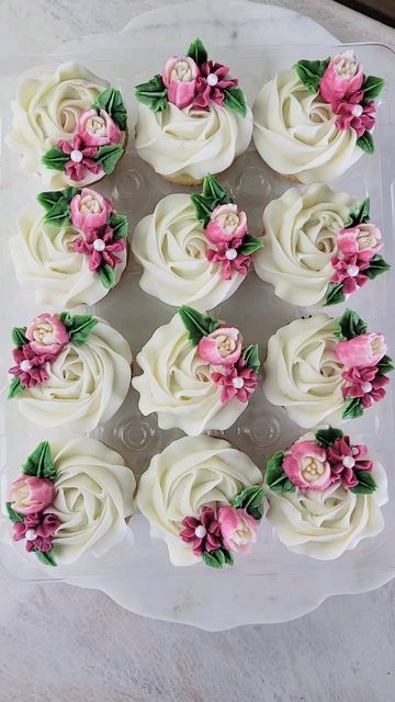 Cupcakes With Buttercream Flowers, Mothers Day Cookies Decorated, Pink Floral Cupcakes, Mothers Day Treats, French Butter Cookies, Piping Ideas, Mothers Day Cookies, Decor Tort, Summer Sugar Cookies