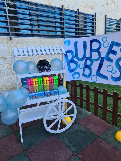 Party Bubble Machine, Birthday Party Bubble Station, Bubble Birthday Party Food, Bubble Birthday Party Decorations, Bubble Station Ideas For Kids, Bubble Themed Birthday Party Decorations, Bubble Machine Party, Bubble Station Birthday, Party Bubble Station