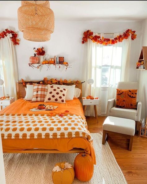 20+ COZY FALL BEDROOM IDEAS YOU'LL LOVE - Stylin by Sarita Fall Themed Bedroom, Fall Decor Ideas For Bedroom, Fall Room Inspiration, Fall Room Ideas, Fall Curtains, Autumn Bedroom, Holiday Room Decor, Autumn Room, Cozy Fall Bedroom