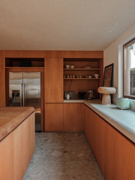 Brooklyn Kitchen Design, 1970s Inspired Kitchen, Concrete Floor In Kitchen, Timber Kitchen, 1970s Home, Mid Century Kitchen, Eindhoven, Studio Space, House Inspo