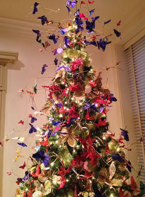 Butterflies on the Christmas tree, the extensions add so much Butterfly Christmas, Rose Gold Christmas Decorations, Floral Christmas Tree, Silver Christmas Decorations, Butterfly Tree, Rose Gold Christmas, Holiday Tree Decorations, Summer Christmas, Pink Christmas Decorations