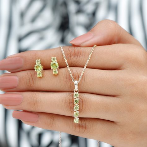 Product Details Dazzle around in this Dangle Jewelry Set studded with Round Cut Peridot a perfect gift for ladies born in the month of august as this Pendant Earring Set is embellished with August Birthstone. Product Information SKU SHP-PENDANT122046360 Weight 5.04 gm (Approximate) PERIDOT INFORMATION No.of Stones 11 Pieces Total Weight 2.52 Carat (Approximate) Dimension(approx) Round-3X3 mm-9 PcsRound-5X5 mm-2 Pcs Color Green Cut Brilliant Shape Round Setting Type Prong-Setting Quality Grade AA Pendant Earring Set, Month Of August, Bar Jewelry, Peridot Earrings, Peridot Necklace, Pendant Earring, Peridot Stone, August Birthstone, Signature Jewelry