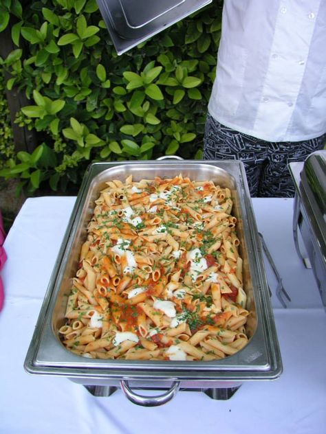 Pasta Catering Wedding, Spaghetti Wedding Food, Main Course Wedding Food, Wedding Food Inspiration, Italian Food For Wedding, Wedding Pasta Station, Pasta Catering Ideas, Pasta At Wedding, Pasta Wedding Food