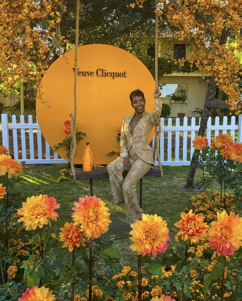 The Veuve Clicquot Polo Classic finally returned to Los Angeles! ☀️ A day of polo-watching, picnicking, and champagne-sipping 🥂 in the beautiful Will Rogers Historic State Park. Enjoying a toast 🥂 to life 🍾🧡 Champagne Activation, Veuve Party, Hosting Era, Picnic Setting, Veuve Cliquot, Race Day Fashion, Veuve Clicquot Polo Classic, Polo Grounds, Will Rogers