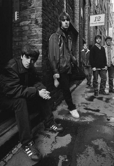 Liam Gallagher 1994, Rock Bands Photography, Rock Band Photos, Liam Gallagher Oasis, Definitely Maybe, Band Photoshoot, Oasis Band, Liam And Noel, Musician Photography