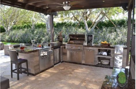 Outdoor Kitchen Design Tip: For safety's sake, make sure to consider your yard's traffic flow. Hot grills and children's play areas do not make safe combinations. Get more outdoor kitchen design tips on our blog. Photo by Outdoor Kitchen, Pool & Pavers via Houzz. Grilling Area, Outdoor Kitchen Bars, Outdoor Kitchen Plans, Outdoor Kitchen Appliances, Patio Kitchen, Backyard Kitchen, Outdoor Kitchen Patio, Design Blogs, Kitchen Plans