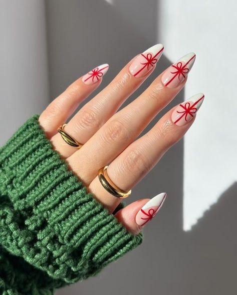 Christmas Present Nails, Festive Nail Art, 17 December, Cute Christmas Nails, Christmas Nails Easy, French Nail Designs, 22 December, White Nail, Festival Nails