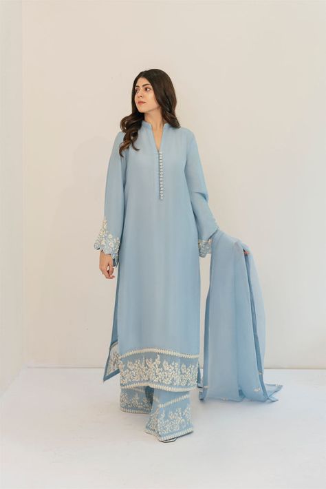 Organza Salwar Designs, 3 Piece Suit Design For Women, Pakistani Dresses Party Wear, Asian Fits, Raw Silk Dress, Estilo Hijab, White Lehenga, Lace Dress Design, Pakistani Dresses Casual