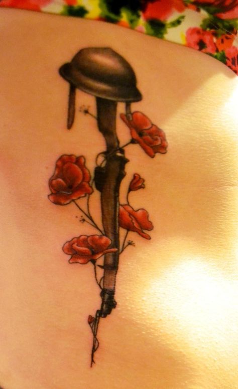 The roses make me think female which reminds me of LCPL Casey Casanova when she was killed in Iraq 2008, Rest In Peace, Casey!!!!! Tattoo Soldier, Lest We Forget Tattoo, Tattoo Dream, Tattoo Ideas For Guys, Loyalty Tattoo, Poppy Flower Tattoo, Interesting Tattoos, Soldier Tattoo, Tribute Tattoos