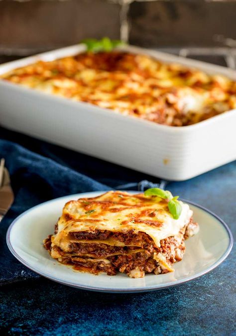 This Classic Lasagna is made with a traditional ragu bolognese and a creamy white sauce (Bechamel sauce). This lasagna is packed full of flavor - layers of lasagna noodles, a rich beef and tomato sauce, a creamy white sauce and topped with cheese. Perfect for the whole family. Lasagna takes time, but it is definitely worth it. Plus it can be made in advance making it great for entertaining or a busy weekend. Lasagna Recipe With Bechamel, Lasagna Bechamel, Lasagna With Bechamel Sauce, Bechamel Recipe, Bechamel Sauce Recipe, Classic Lasagna Recipe, Ragu Bolognese, Healthy Rice Recipes, Béchamel Sauce