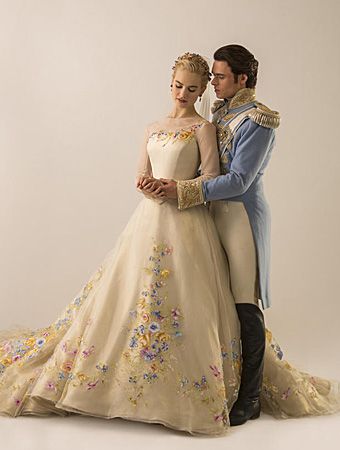 Look like a Disney princess on your wedding day with these fairy tale dresses Baju Kahwin, Cinderella Movie, Cinderella 2015, Dilly Dilly, Wedding Dresses Cinderella, Cinderella Wedding, Karaoke Songs, Richard Madden, Lily James