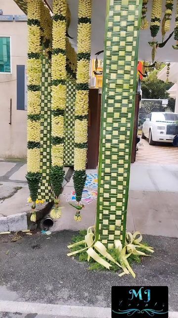 Indian Floral Decor, Coconut Leaves, Flower Decorations Diy, Wedding Decor Inspiration, Backdrop Decorations, Flower Decor, Flowers Wedding, Balloon Decorations, Floral Decor