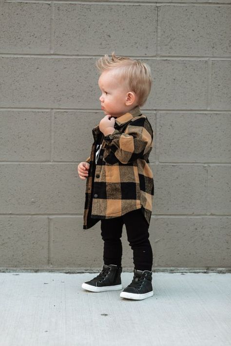 Boys' Spring 2024 Fashion Trends: Stylish & Comfortable Outfits Spring Boys Outfits, Todler Outfits For Boys, Little Boys Outfit Ideas, Spring Baby Boy Outfits, Baby Style Boy, Toddler Boy Spring Outfits, Baby Boy Style Outfits, Outfits For Boys Kids, Toddler Style Boy