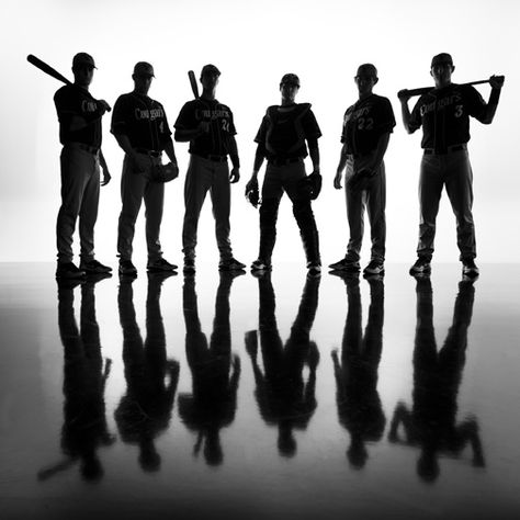 Cool team/group of close friends/sisters softball pose {or same player and multiple poses put together} Baseball Team Pictures, Softball Team Pictures, Byu Football, Baseball Photography, Senior Football, Sport Portraits, Best Sport, Softball Pictures, Baseball Pictures