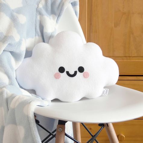 Cloud Shaped Pillow, Cloud Plushie, Cloud Pillows, Plushies Diy, Kawaii Cloud, Soft Toys Making, Diy Clouds, Felt Pillow, Cloud Cushion