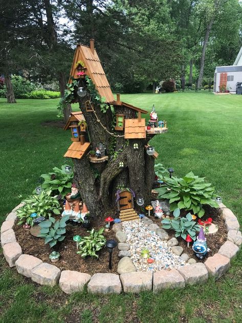 Large Fairy Garden, Fairy Garden Pots, Fairy Tree Houses, Fairy Garden Ideas, Fairy House Diy, Fairy Garden Designs, Fairy Garden Crafts, Faeries Gardens, Fairy Tree