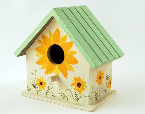 Painting A Birdhouse, Painted Wooden Birdhouses, Painting Birdhouses Ideas Simple Diy, Bird House Designs Paint, Bird Feeder Painting Ideas, Birdhouse Designs Paint, Bird House Painting Ideas Simple, Cute Birdhouse Painting Ideas, Bird Houses Diy Painted