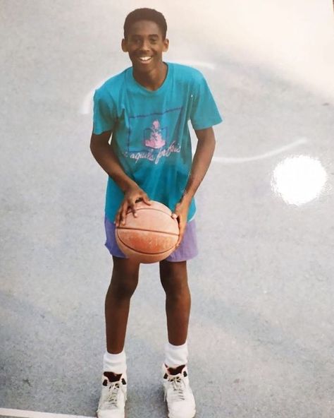 @mambasworld24: “11 year old Kobe 💛💜 . . Use #mambasworld24 . . #mambasworld24 @mambasworld24 #kobebryant…” Young Kobe Bryant, Photo Basket, Kobe Bryant Quotes, Kobe Bryant Poster, Kobe Mamba, Ropa Hip Hop, Kobe Bryant Family, Kobe & Gigi, Kobe Bryant Nba