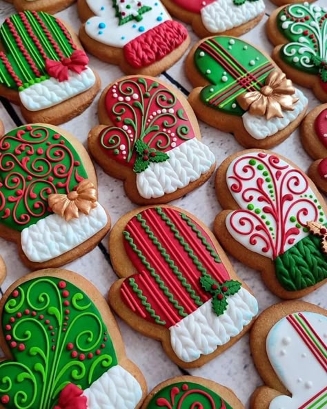 Christmas Baking Ideas, Christmas Stocking Cookies, Iced Christmas Cookies, Christmas Sugar Cookies Decorated, Craft Food, Cute Christmas Cookies, Royal Iced Cookies, Iced Sugar Cookies, Winter Cookie