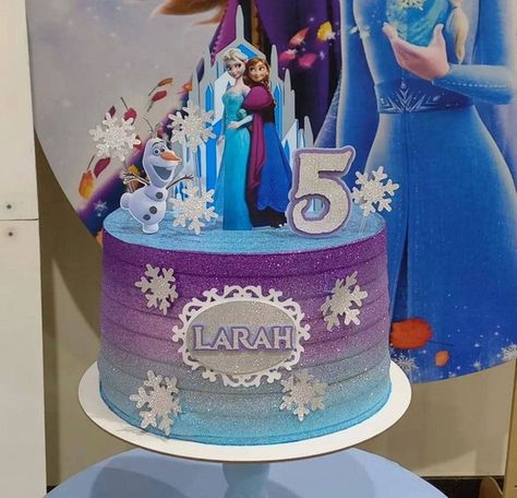 Arquivo Topo de Bolo Frozen Castelo - Studio    O arquivo será disponibilizado no chat após confirmação de pagamento.    Não será realizado alterações no arquivo por parte do vendedor.    Não será enviado nada físico.    Indicação --> Baixe e abra o arquivo em computadores ou Notebooks que tenham silhouette. Bolo Frozen, Simple Birthday Party, Frozen Cake, Frozen Party, Elsa Anna, Elsa Frozen, 1st Birthday Parties, 1st Birthday, Frozen