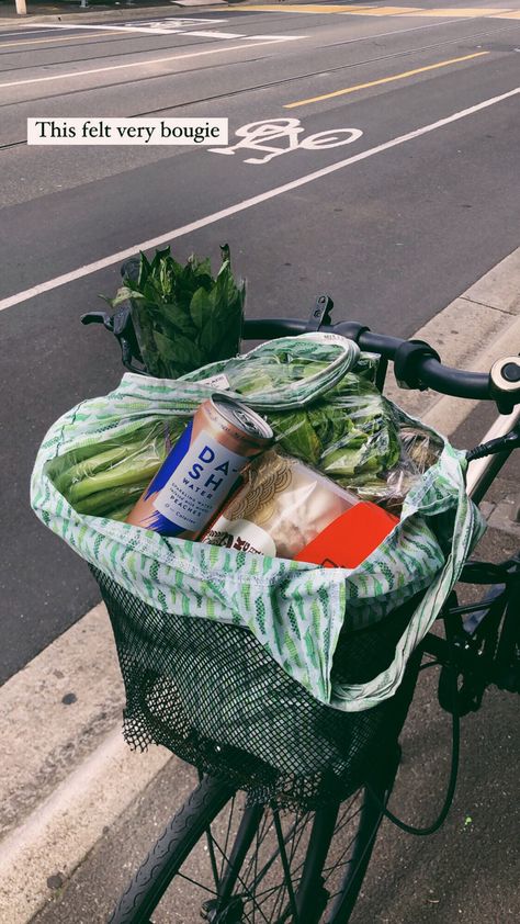 Bike Grocery Shopping, Dutch Bike Aesthetic, Grocery Basket Aesthetic, Bike Basket Aesthetic, Bike Picnic, Grocery Aesthetic, Aesthetic Bike, Bike Baskets, Dutch Bike