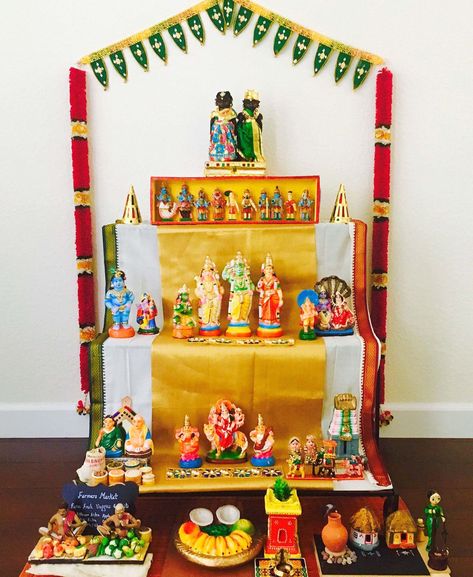 Navarathri Golu Ideas, Golu Decoration Ideas, Dasara Decoration Ideas At Home, Navaratri Golu, Return Gift Ideas, Simple Stage Decorations, Navratri Wishes, Diwali Decoration Items, India Home Decor