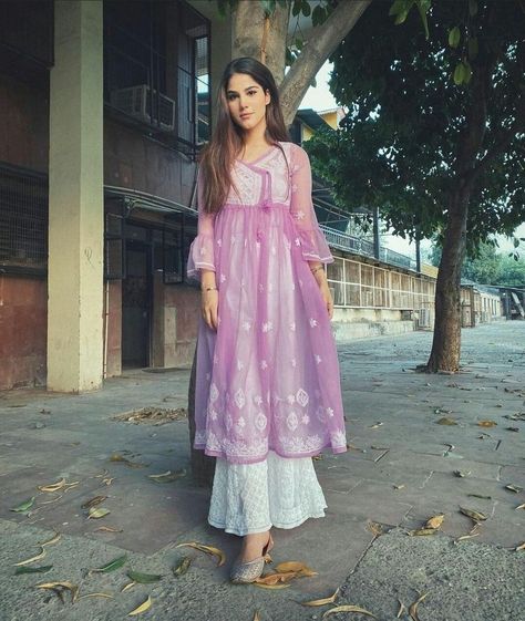 How To Style Lucknowi Kurti, Poses In Lucknowi Kurti, Chikankari Outfit Ideas, Chikenkari Dress Ideas Frock, Kurta And Plazo Design, Chikenkari Dress Ideas Kurti, Trending Suits Women Indian, Chikenkari Dress Ideas, Chikankari Frock